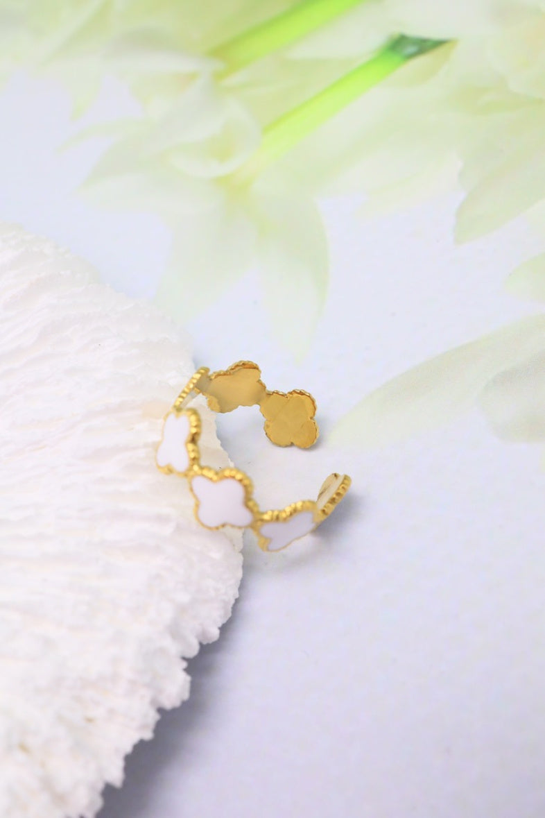 WHITE CLOVER RING